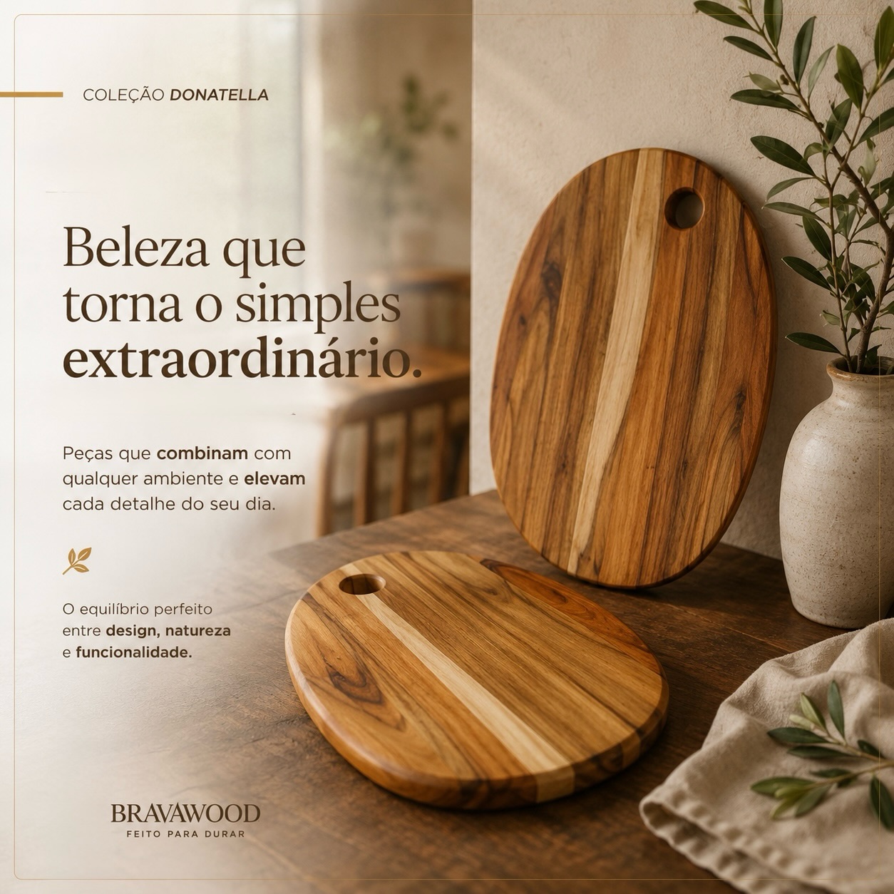 Coleção Donatella BravaWood — tábuas ovais em madeira nobre sobre mesa de madeira